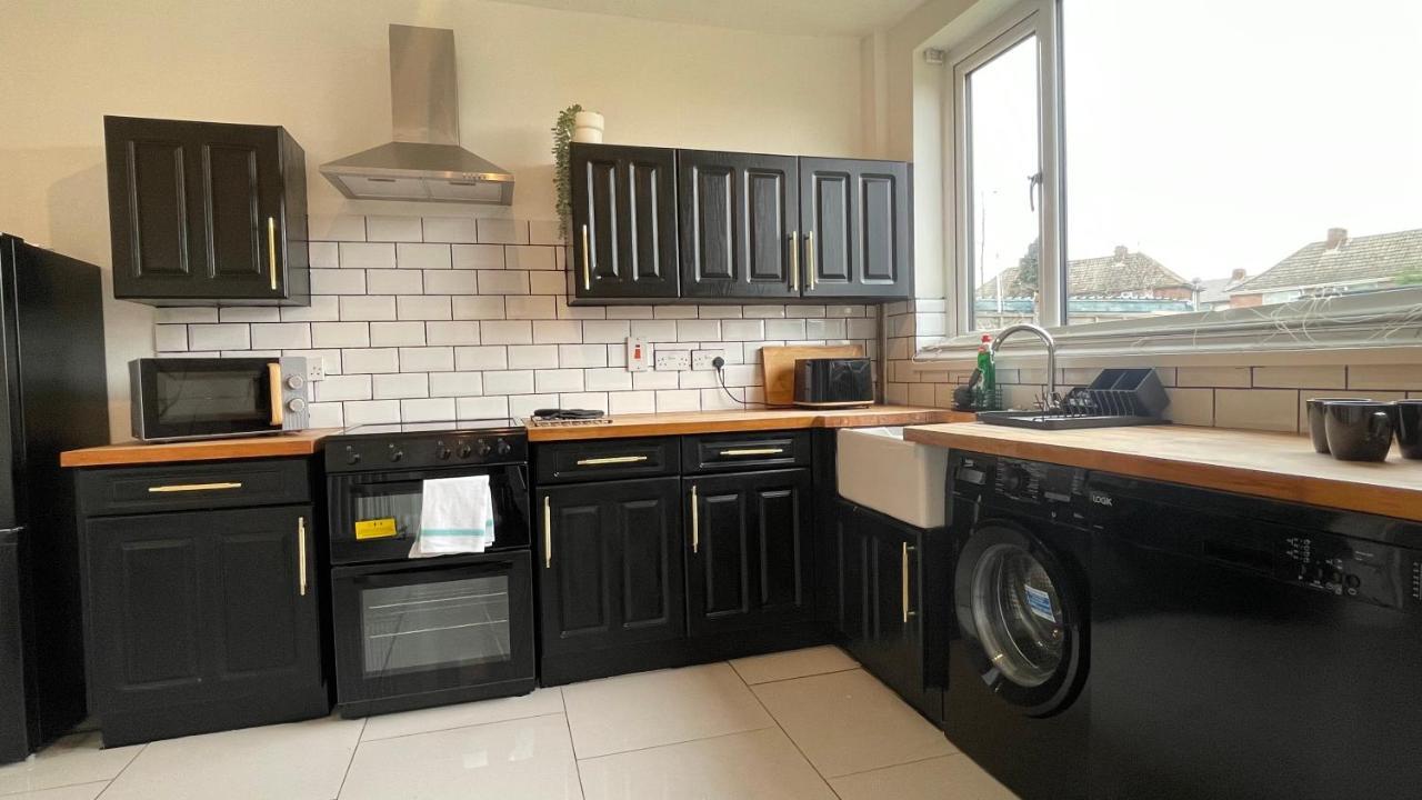 Fully Serviced Three Bed House In Durham Exterior photo