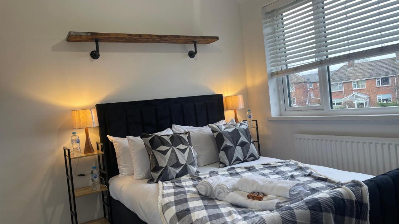 Fully Serviced Three Bed House In Durham Exterior photo